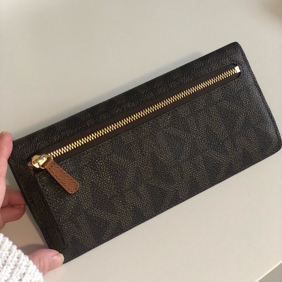 Michael Kors wallet - Picture 2 of 11